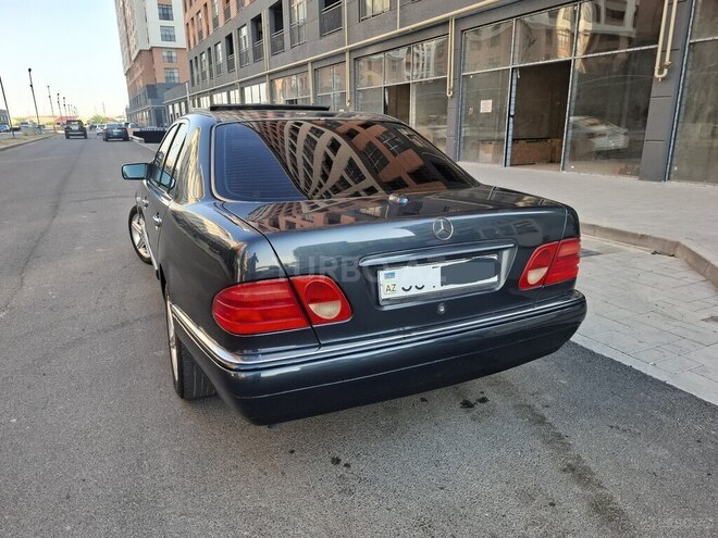 Mercedes E 200-8