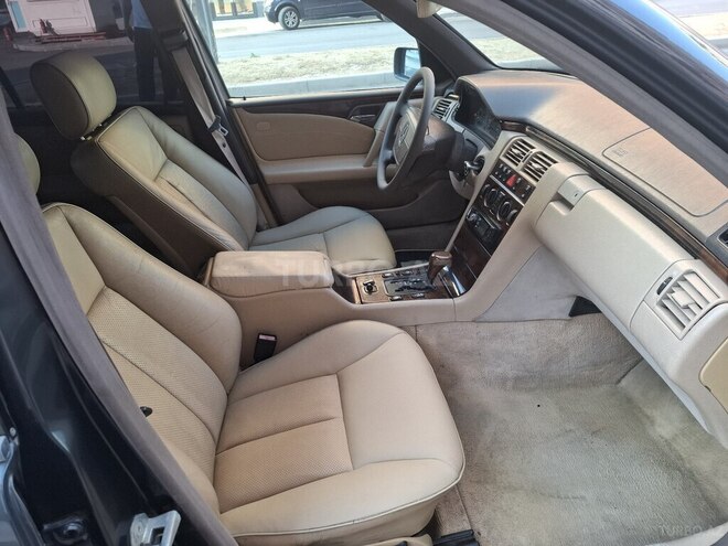 Mercedes E 200-12
