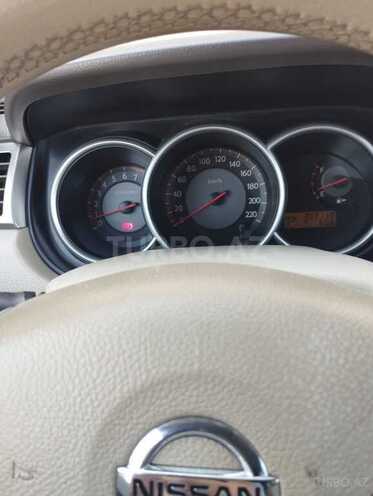 Nissan Tiida-9
