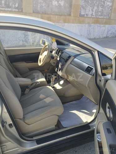 Nissan Tiida-10