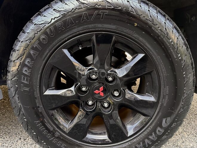 Mitsubishi Pajero-19