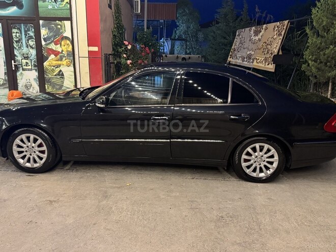 Mercedes E 220-21