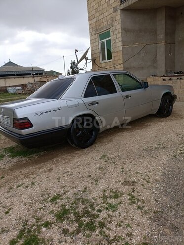 Mercedes 220 E-5