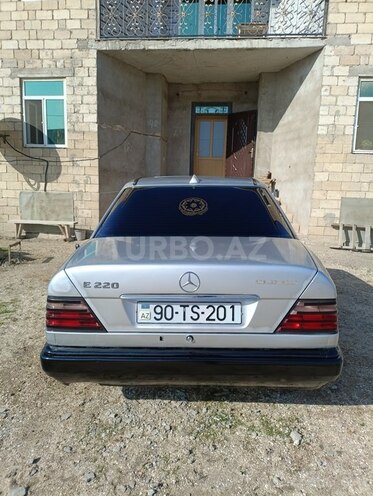 Mercedes 220 E-2