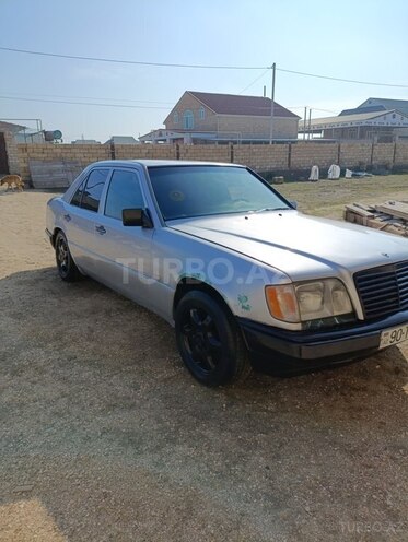 Mercedes 220 E-1