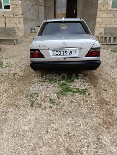 Mercedes 220 E-6