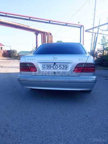 Mercedes E 220-2