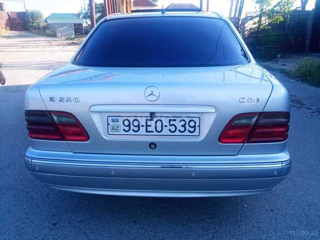 Mercedes E 220-17
