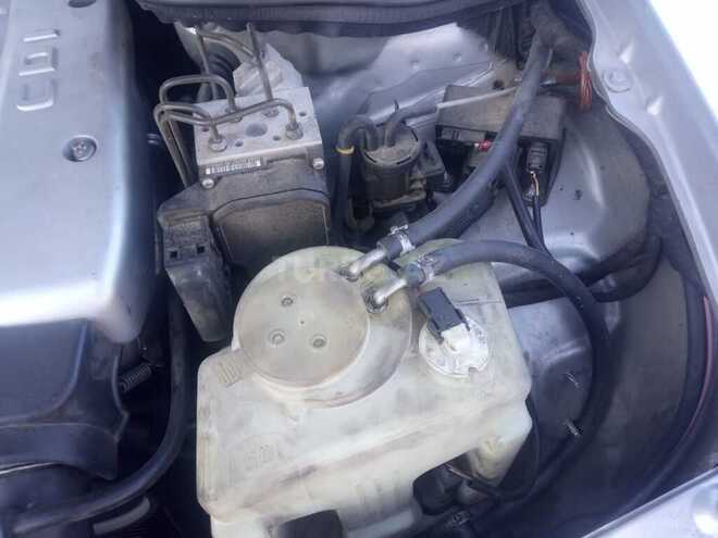 Mercedes E 220-21