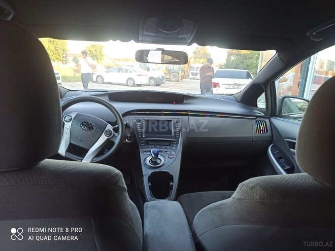 Toyota Prius-3