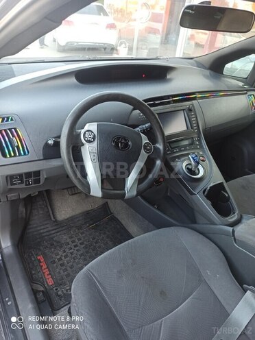 Toyota Prius-4