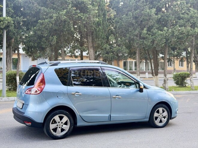 Renault Grand Scenic-10
