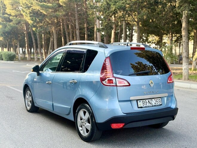 Renault Grand Scenic-8