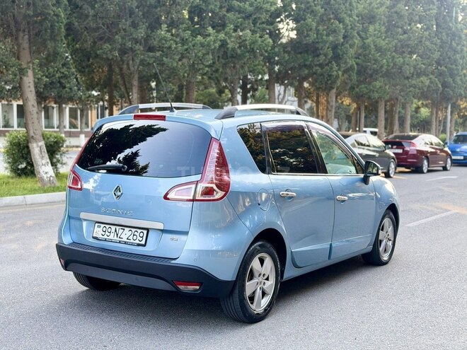 Renault Grand Scenic-7
