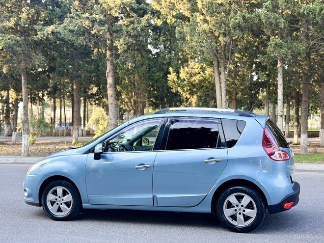 Renault Grand Scenic-6