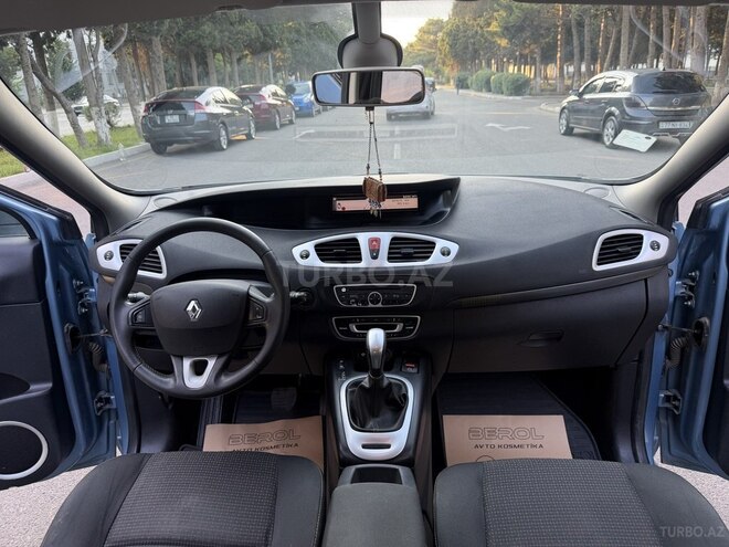 Renault Grand Scenic-15
