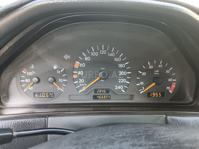 Mercedes E 230-2
