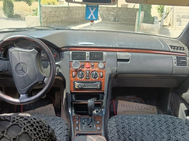 Mercedes E 230-3