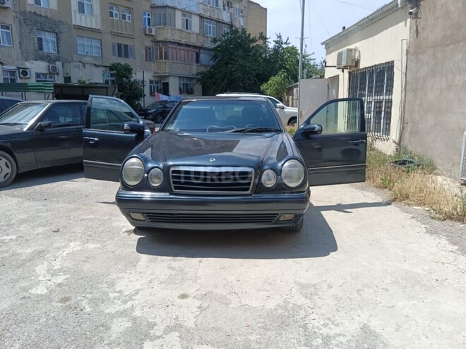 Mercedes E 230-1