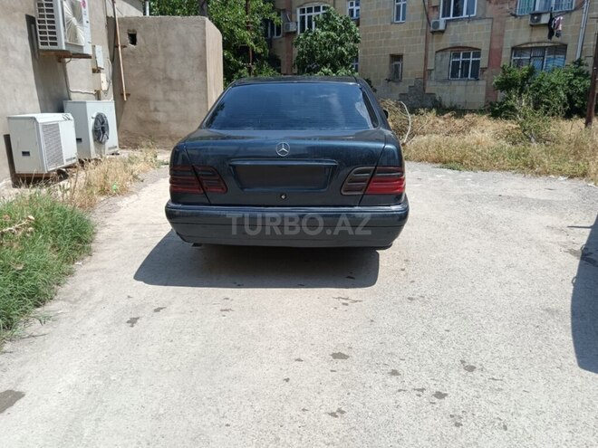 Mercedes E 230-6