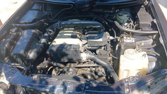 Mercedes E 230-10