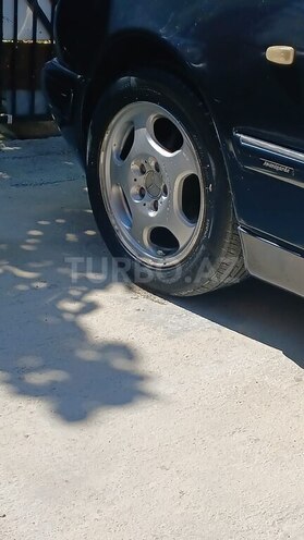 Mercedes E 230-19