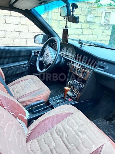 Mercedes 190-10