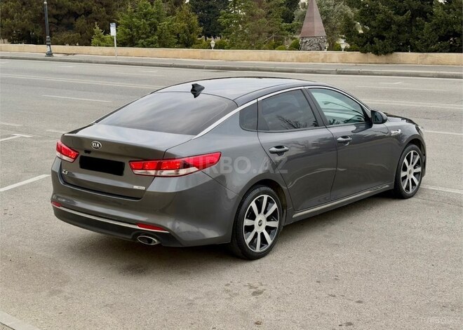 Kia K5-4