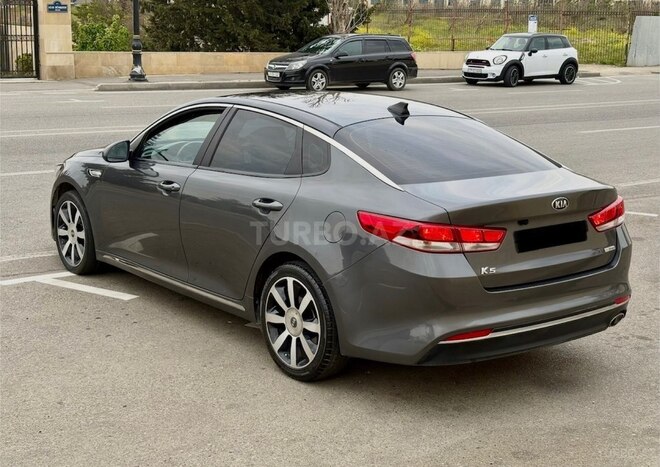 Kia K5-3