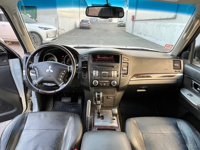 Mitsubishi Pajero-7