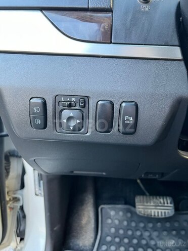 Mitsubishi Pajero-12