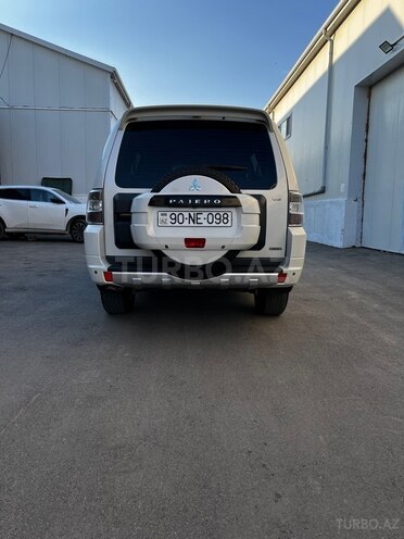 Mitsubishi Pajero-2