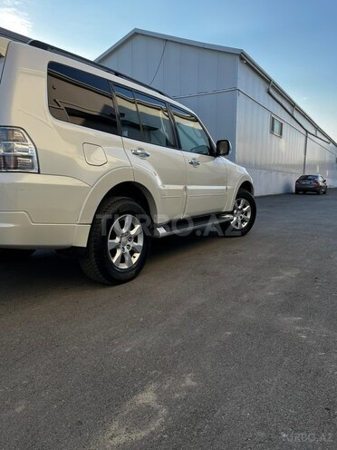 Mitsubishi Pajero-5