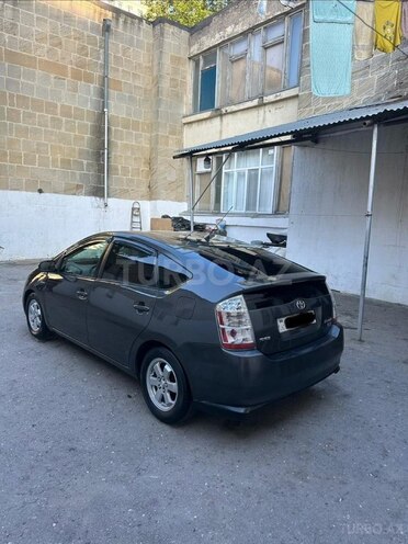 Toyota Prius-4