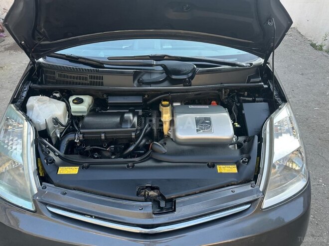 Toyota Prius-8