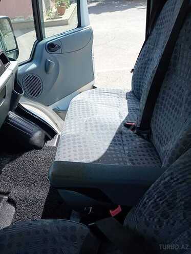 Ford Transit-13
