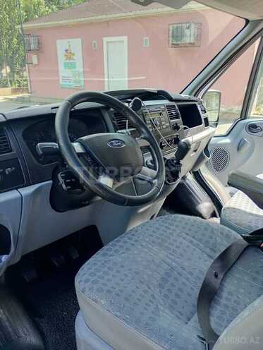 Ford Transit-9