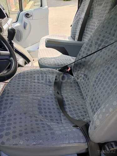 Ford Transit-12