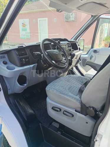Ford Transit-10