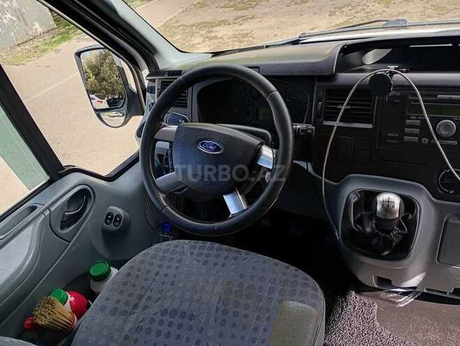 Ford Transit-11