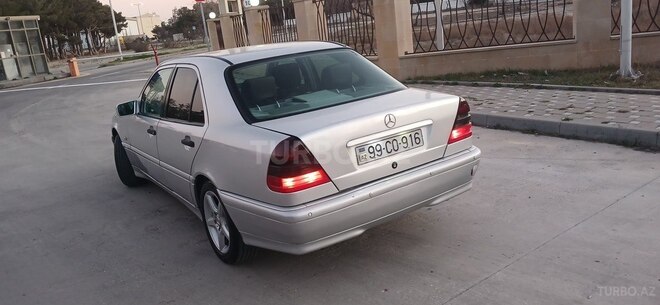 Mercedes C 200-11