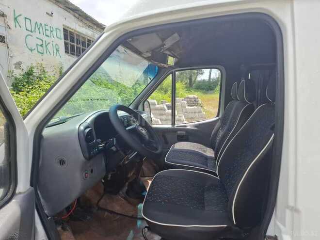 Ford Transit-15