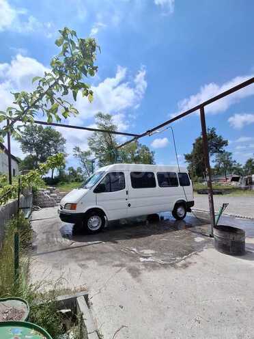 Ford Transit-8