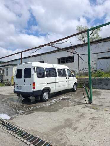 Ford Transit-3