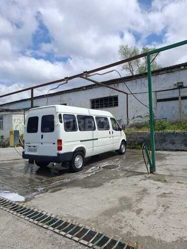 Ford Transit-4