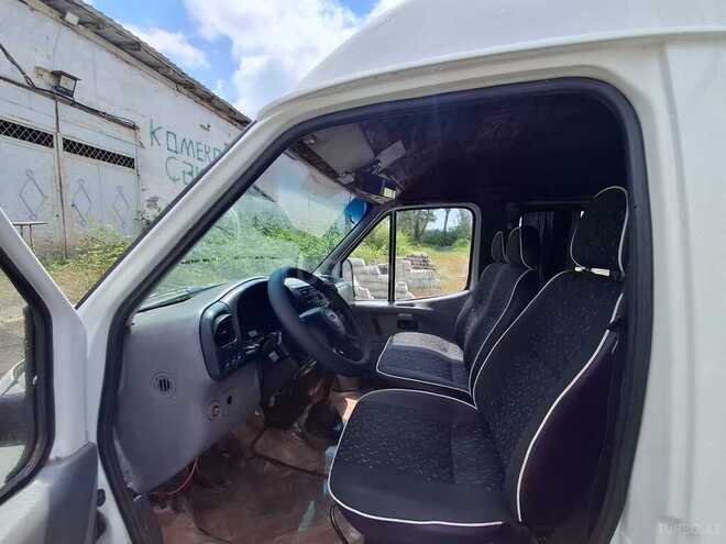 Ford Transit-12