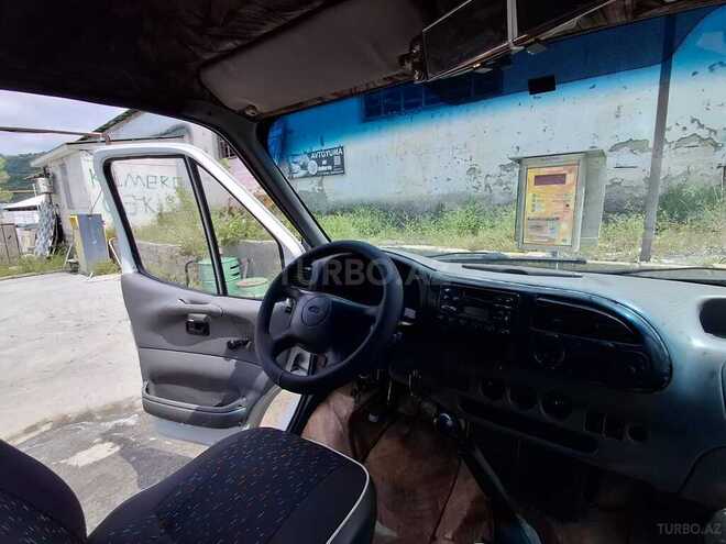 Ford Transit-13