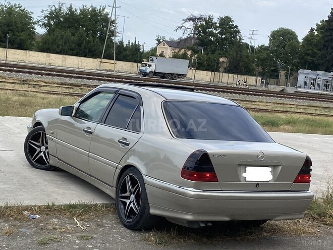 Mercedes C 200-11