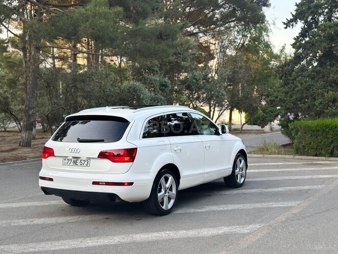 Audi Q7-12