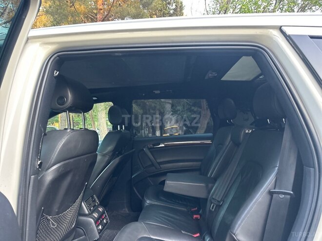 Audi Q7-17